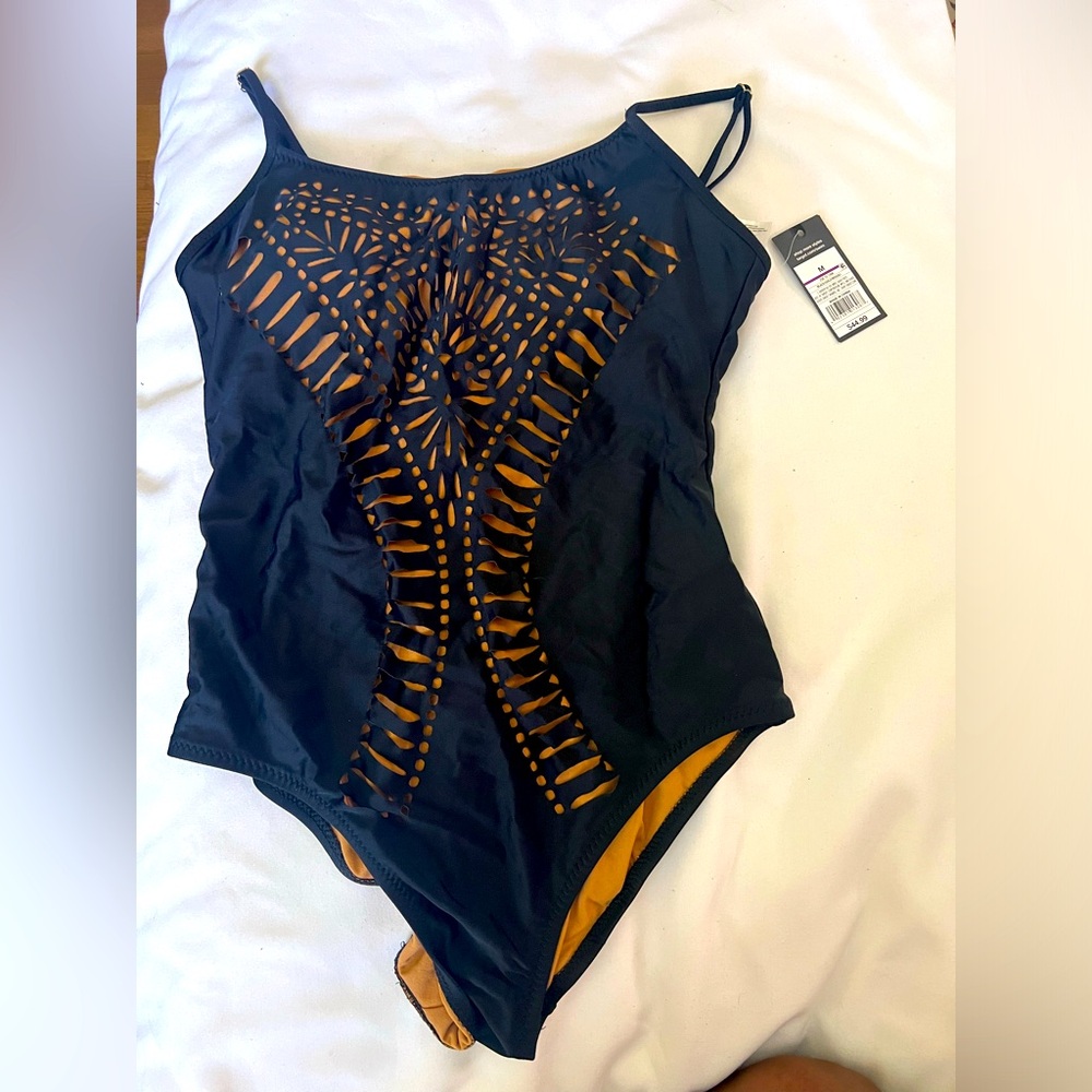 One piece swimsuit size M 
Brand New